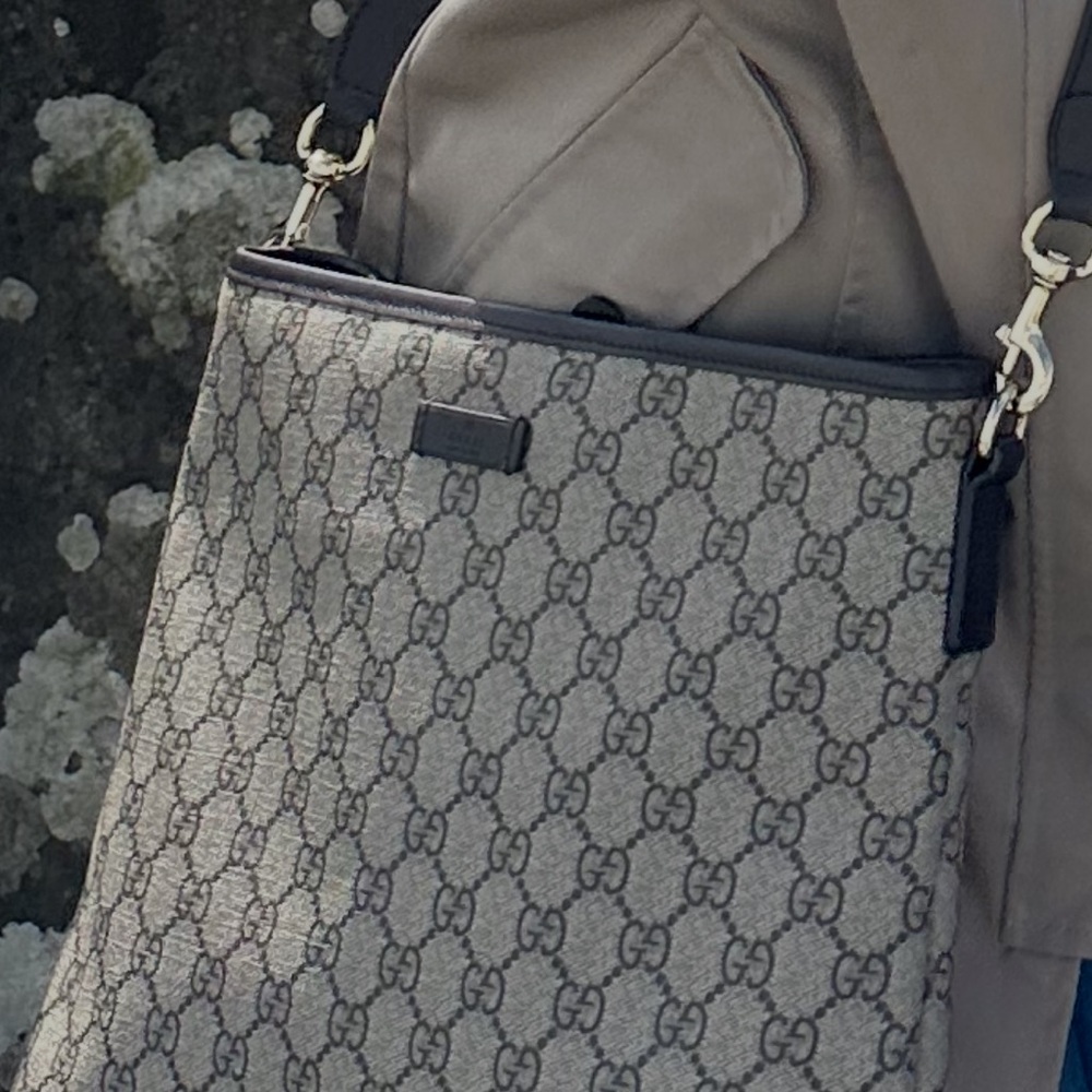 Gucci Beige GG Canvas Crossbody Bag with Black Trim - Picture 2 of 7